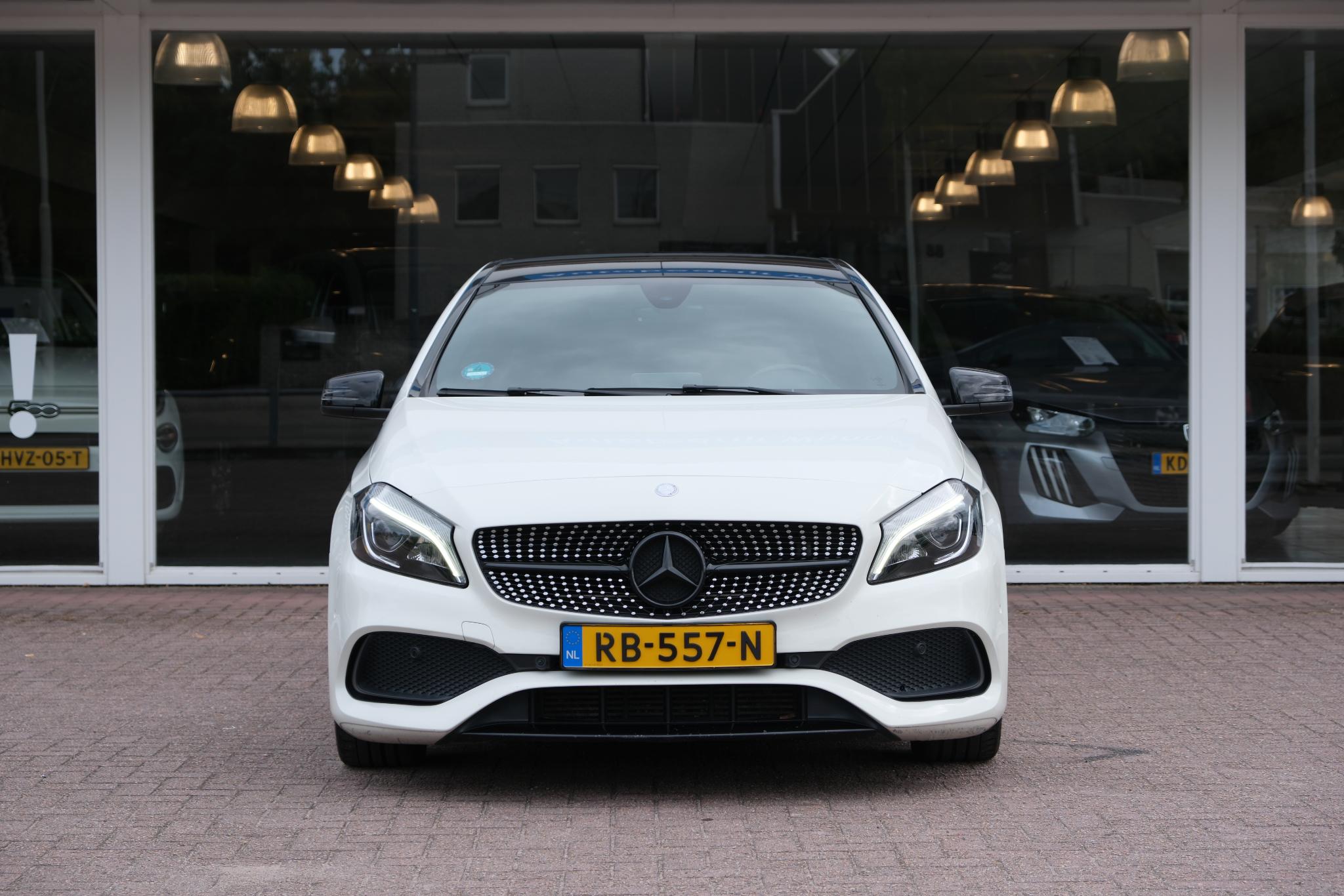 Mercedes-Benz A-Klasse 200 d 136pk Aut. Ambition | AMG-styling | Navi | Climate | Cruise | Panoramadak | Camera | PDC afbeelding 3