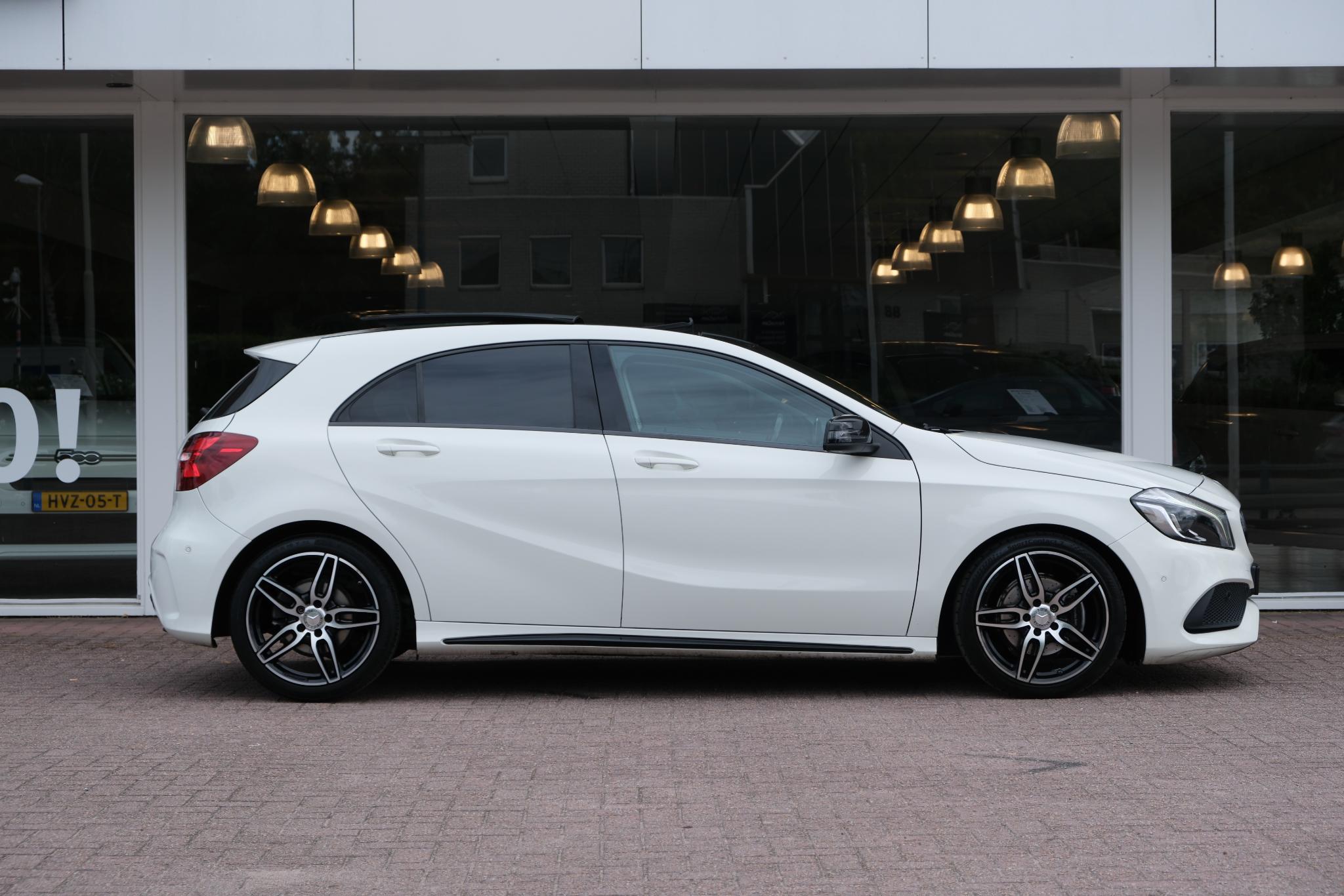 Mercedes-Benz A-Klasse 200 d 136pk Aut. Ambition | AMG-styling | Navi | Climate | Cruise | Panoramadak | Camera | PDC afbeelding 4