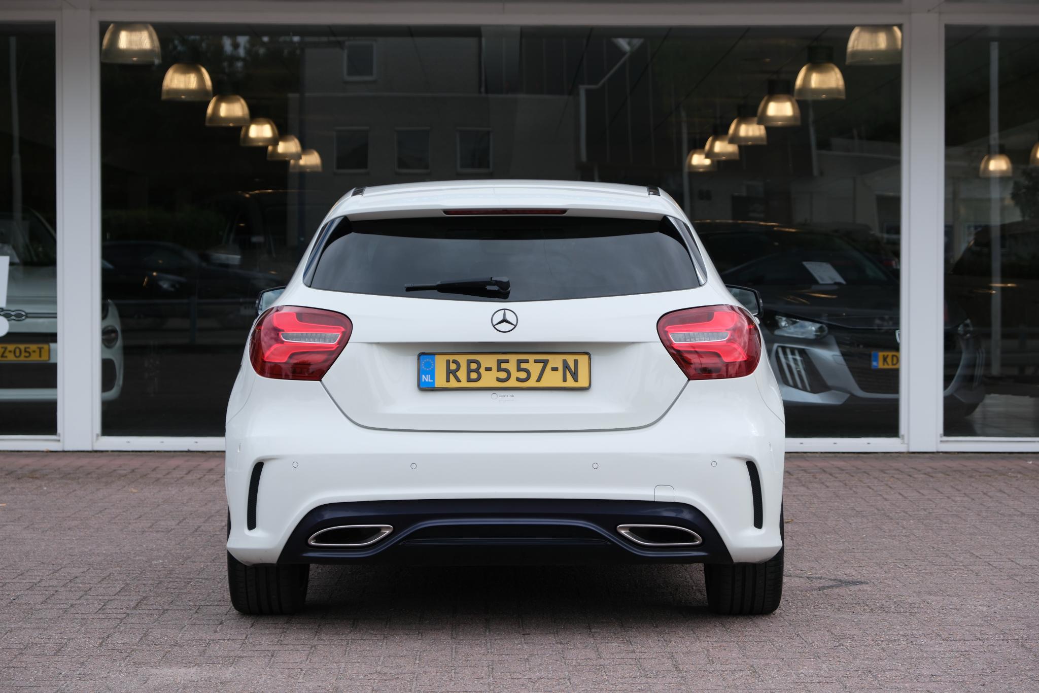 Mercedes-Benz A-Klasse 200 d 136pk Aut. Ambition | AMG-styling | Navi | Climate | Cruise | Panoramadak | Camera | PDC afbeelding 5
