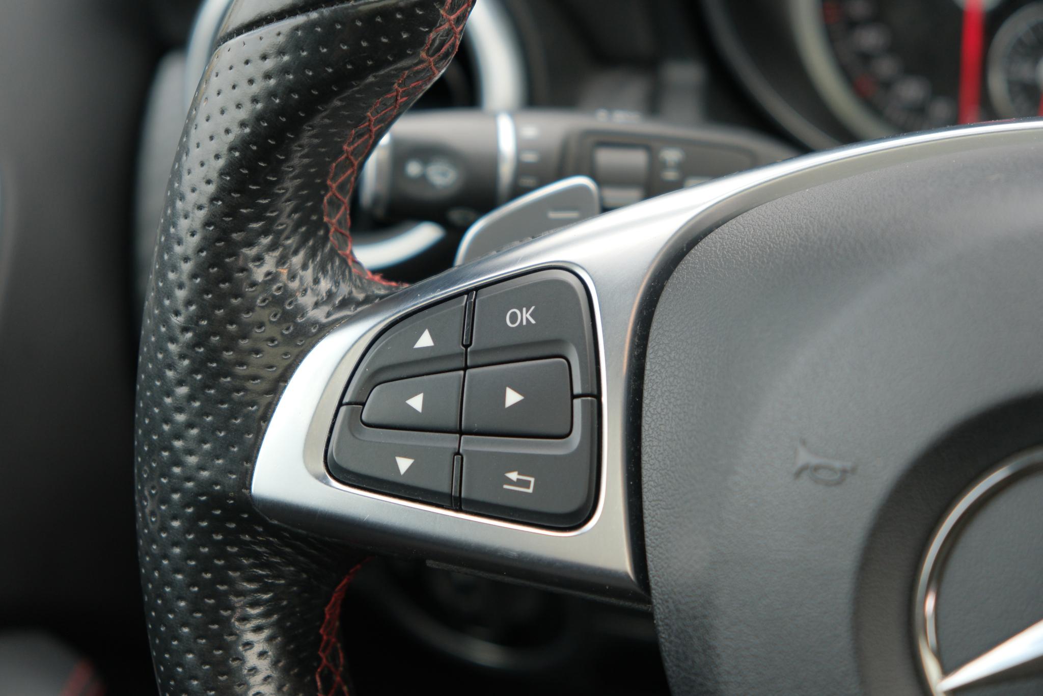 Mercedes-Benz A-Klasse 200 d 136pk Aut. Ambition | AMG-styling | Navi | Climate | Cruise | Panoramadak | Camera | PDC afbeelding 16
