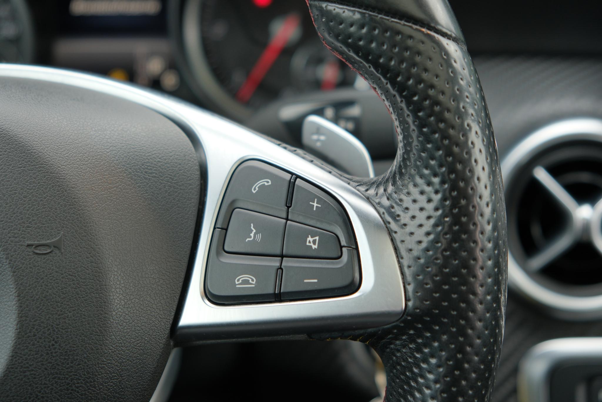 Mercedes-Benz A-Klasse 200 d 136pk Aut. Ambition | AMG-styling | Navi | Climate | Cruise | Panoramadak | Camera | PDC afbeelding 17