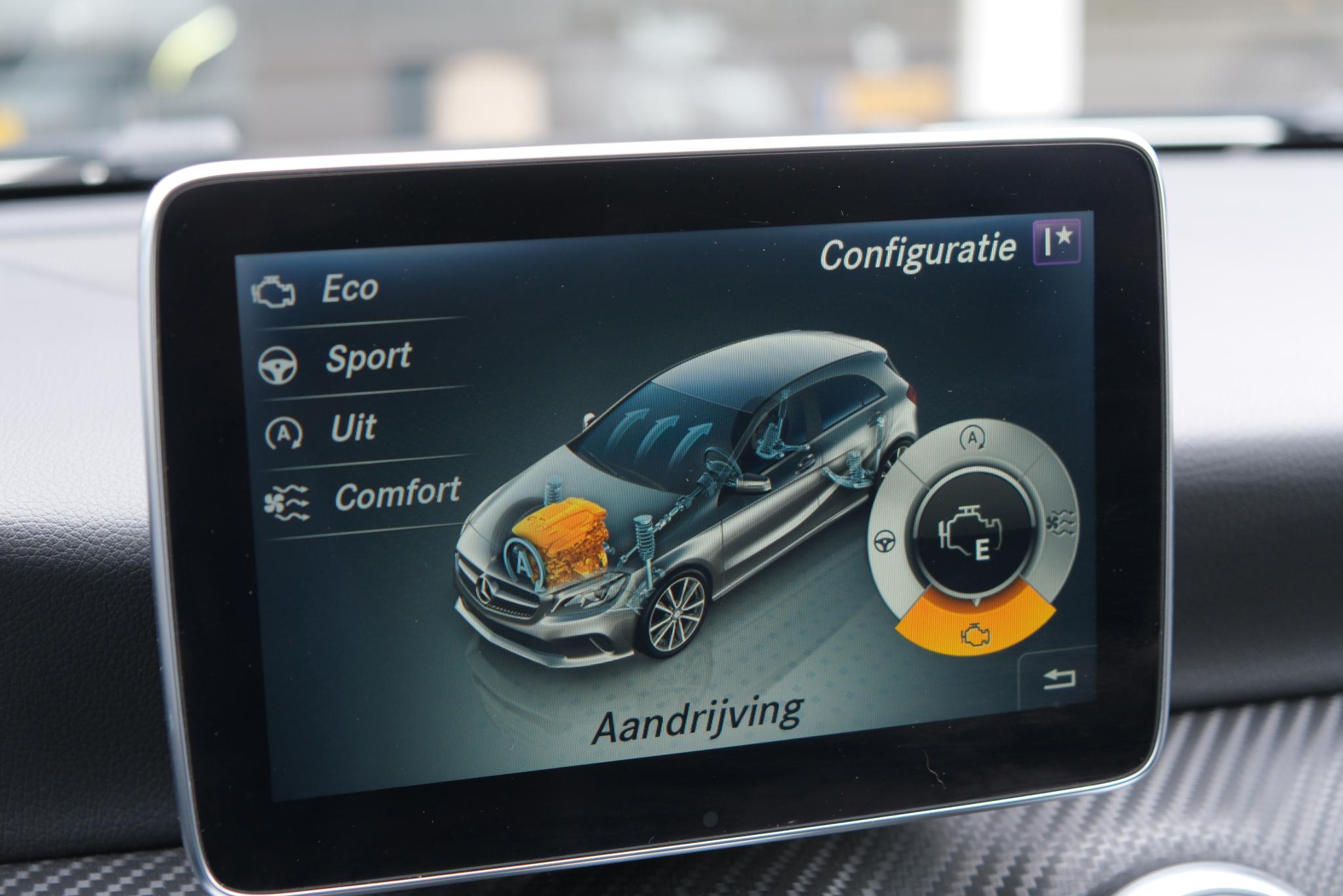 Mercedes-Benz A-Klasse 200 d 136pk Aut. Ambition | AMG-styling | Navi | Climate | Cruise | Panoramadak | Camera | PDC afbeelding 27