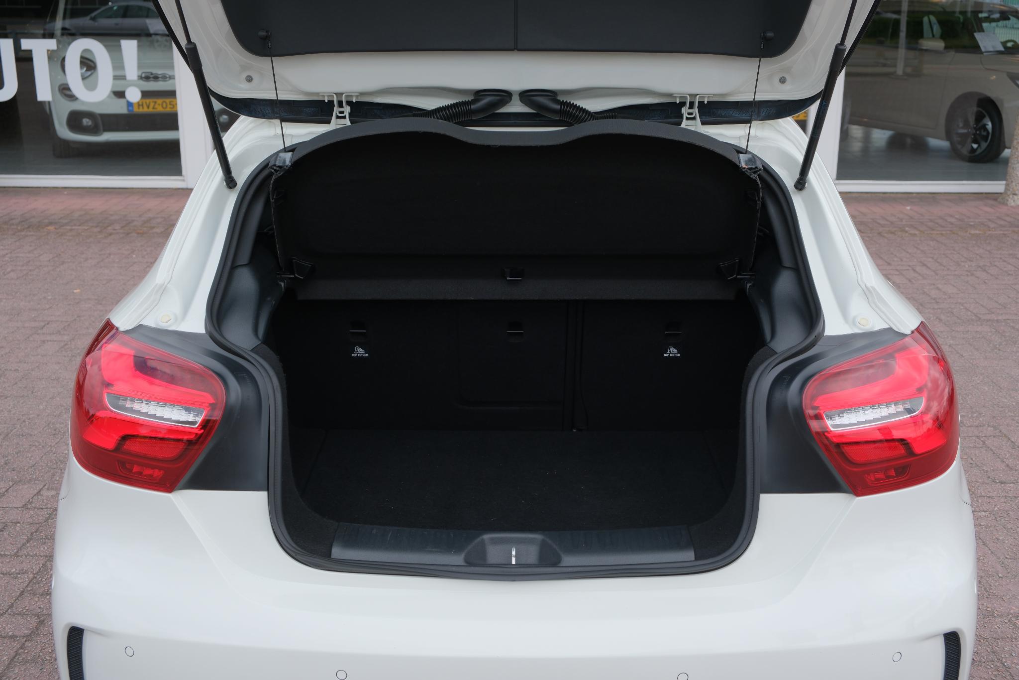 Mercedes-Benz A-Klasse 200 d 136pk Aut. Ambition | AMG-styling | Navi | Climate | Cruise | Panoramadak | Camera | PDC afbeelding 29
