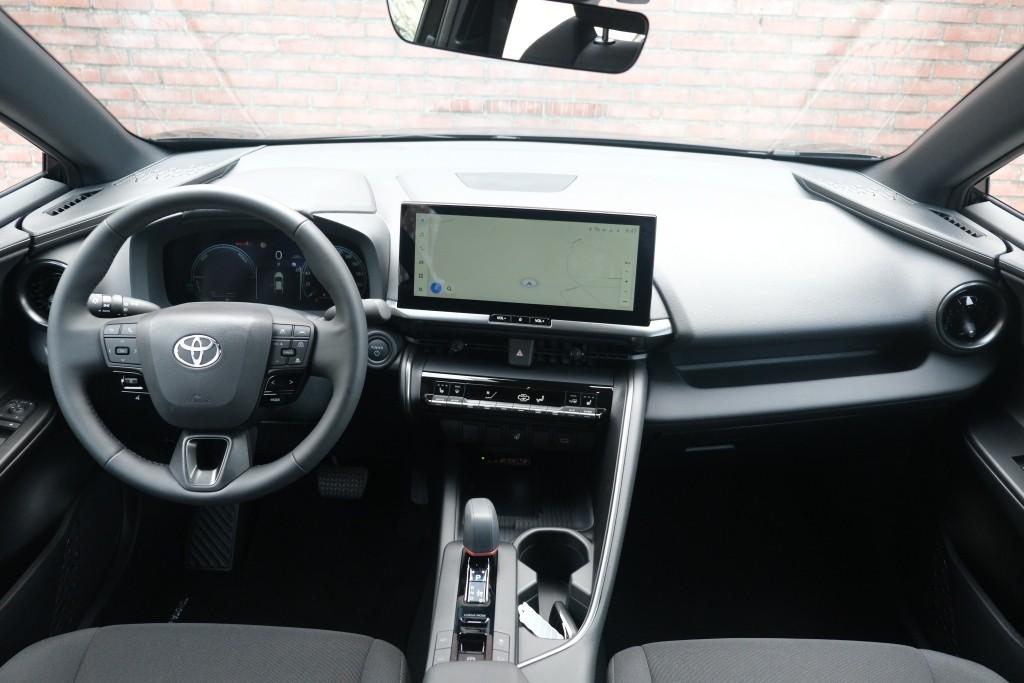 Toyota C-HR 2.0 Plug-in Hybrid 220pk Dynamic | Navi | App Connect | Climate | Adaptive Cruise | Camera | Keyless | Dodehoek | Winter Pakket afbeelding 7