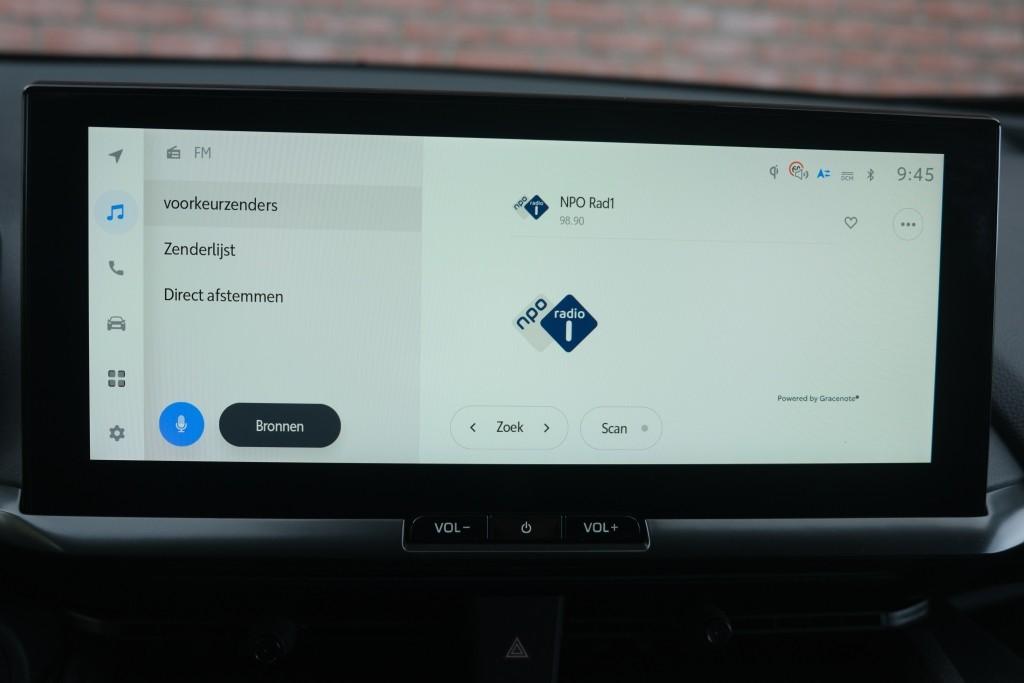 Toyota C-HR 2.0 Plug-in Hybrid 220pk Dynamic | Navi | App Connect | Climate | Adaptive Cruise | Camera | Keyless | Dodehoek | Winter Pakket afbeelding 16