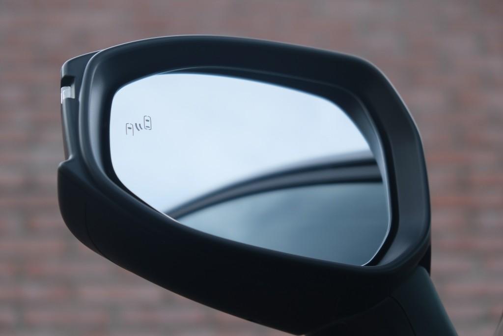 Toyota C-HR 2.0 Plug-in Hybrid 220pk Dynamic | Navi | App Connect | Climate | Adaptive Cruise | Camera | Keyless | Dodehoek | Winter Pakket afbeelding 28
