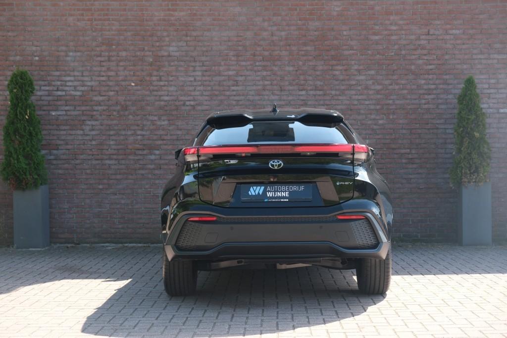 Toyota C-HR 2.0 Plug-in Hybrid 220pk Dynamic | Navi | App Connect | Climate | Adaptive Cruise | Camera | Keyless | Dodehoek | Winter Pakket afbeelding 34