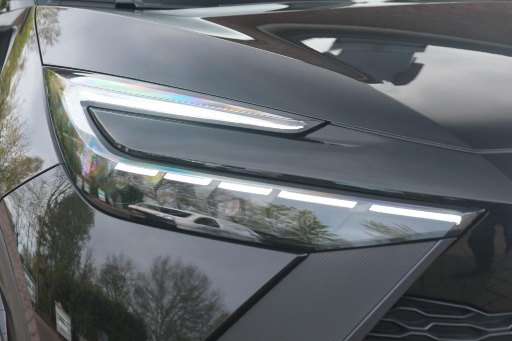 Toyota C-HR 2.0 Plug-in Hybrid 220pk Dynamic | Navi | App Connect | Climate | Adaptive Cruise | Camera | Keyless | Dodehoek | Winter Pakket afbeelding 2