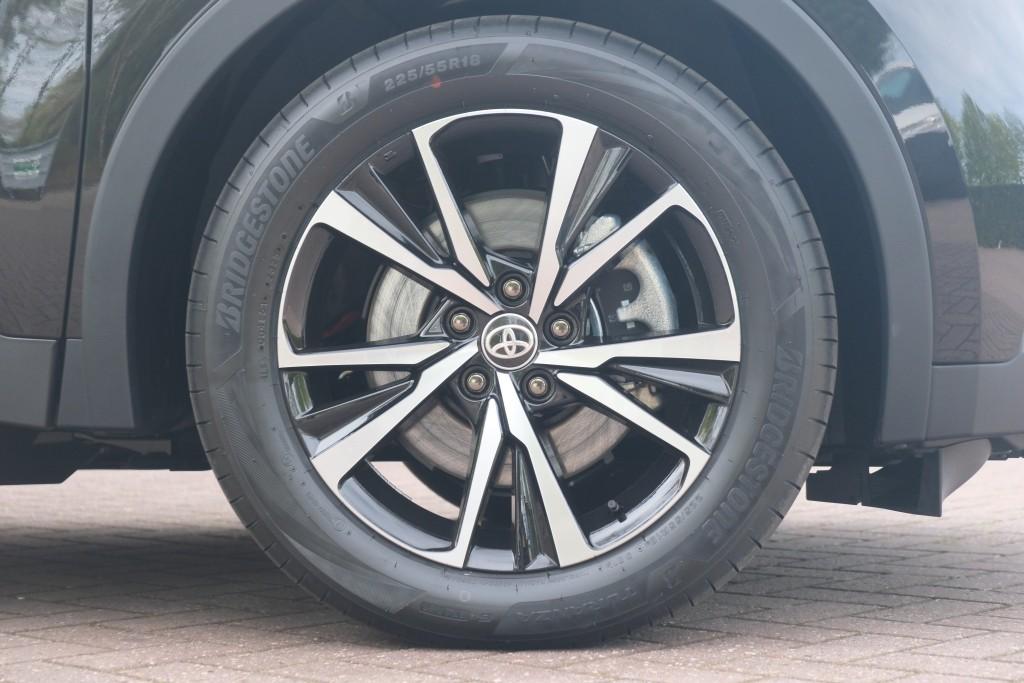 Toyota C-HR 2.0 Plug-in Hybrid 220pk Dynamic | Navi | App Connect | Climate | Adaptive Cruise | Camera | Keyless | Dodehoek | Winter Pakket afbeelding 30