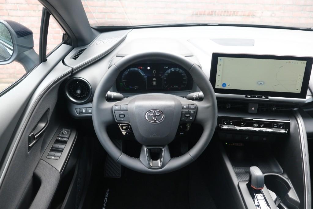 Toyota C-HR 2.0 Plug-in Hybrid 220pk Dynamic | Navi | App Connect | Climate | Adaptive Cruise | Camera | Keyless | Dodehoek | Winter Pakket afbeelding 13