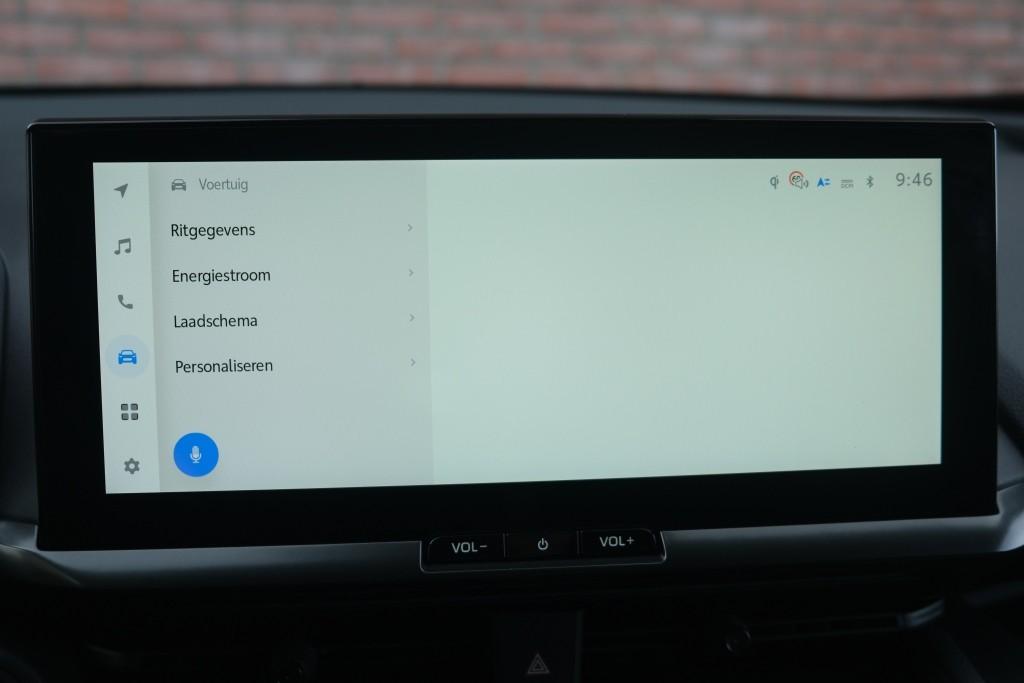 Toyota C-HR 2.0 Plug-in Hybrid 220pk Dynamic | Navi | App Connect | Climate | Adaptive Cruise | Camera | Keyless | Dodehoek | Winter Pakket afbeelding 18