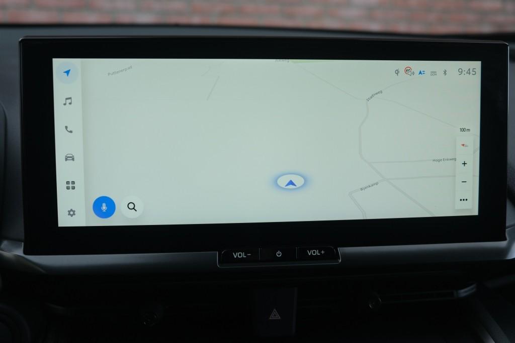 Toyota C-HR 2.0 Plug-in Hybrid 220pk Dynamic | Navi | App Connect | Climate | Adaptive Cruise | Camera | Keyless | Dodehoek | Winter Pakket afbeelding 15