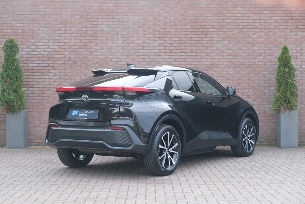 Toyota C-HR 2.0 Plug-in Hybrid 220pk Dynamic | Navi | App Connect | Climate | Adaptive Cruise | Camera | Keyless | Dodehoek | Winter Pakket afbeelding 32
