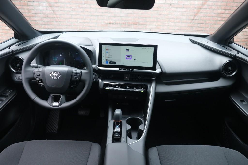 Toyota C-HR 2.0 Plug-in Hybrid 220pk Dynamic | Navi | App Connect | Climate | Adaptive Cruise | Camera | Keyless | Dodehoek | Winter Pakket afbeelding 7