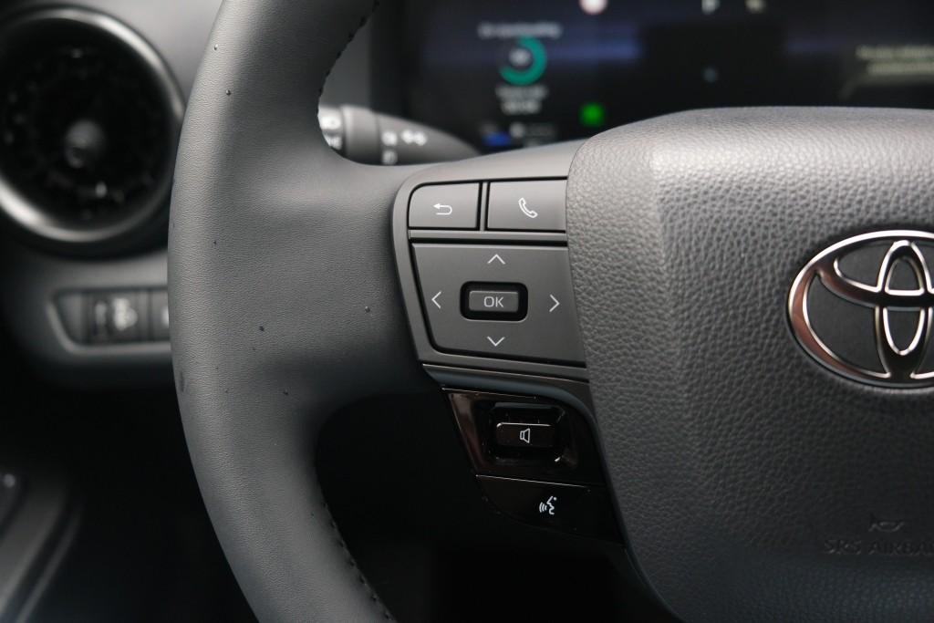 Toyota C-HR 2.0 Plug-in Hybrid 220pk Dynamic | Navi | App Connect | Climate | Adaptive Cruise | Camera | Keyless | Dodehoek | Winter Pakket afbeelding 9