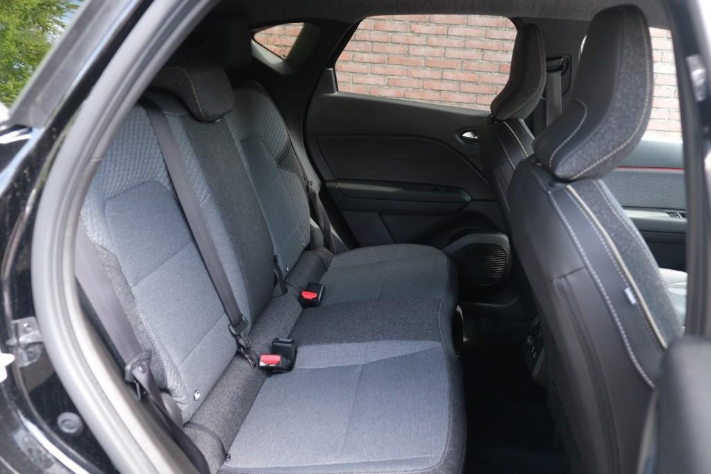 Renault Captur 1.8 E-Tech full hybrid 160pk techno | Navi | App Connect | Climate | Adaptive Cruise | Keyless | Camera | Winter Pakket afbeelding 3