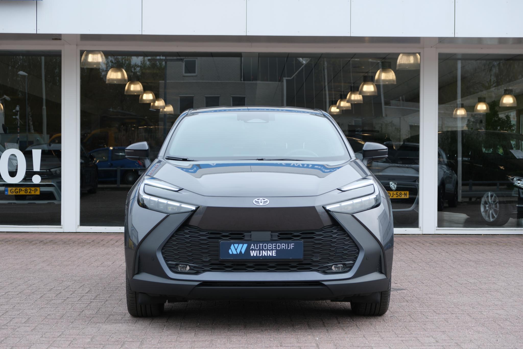 Toyota C-HR 2.0 Plug-in Hybrid 220pk Dynamic | Navi | App Connect | Climate | Adaptive Cruise | Camera | Keyless | Dodehoek | Winter Pakket afbeelding 3