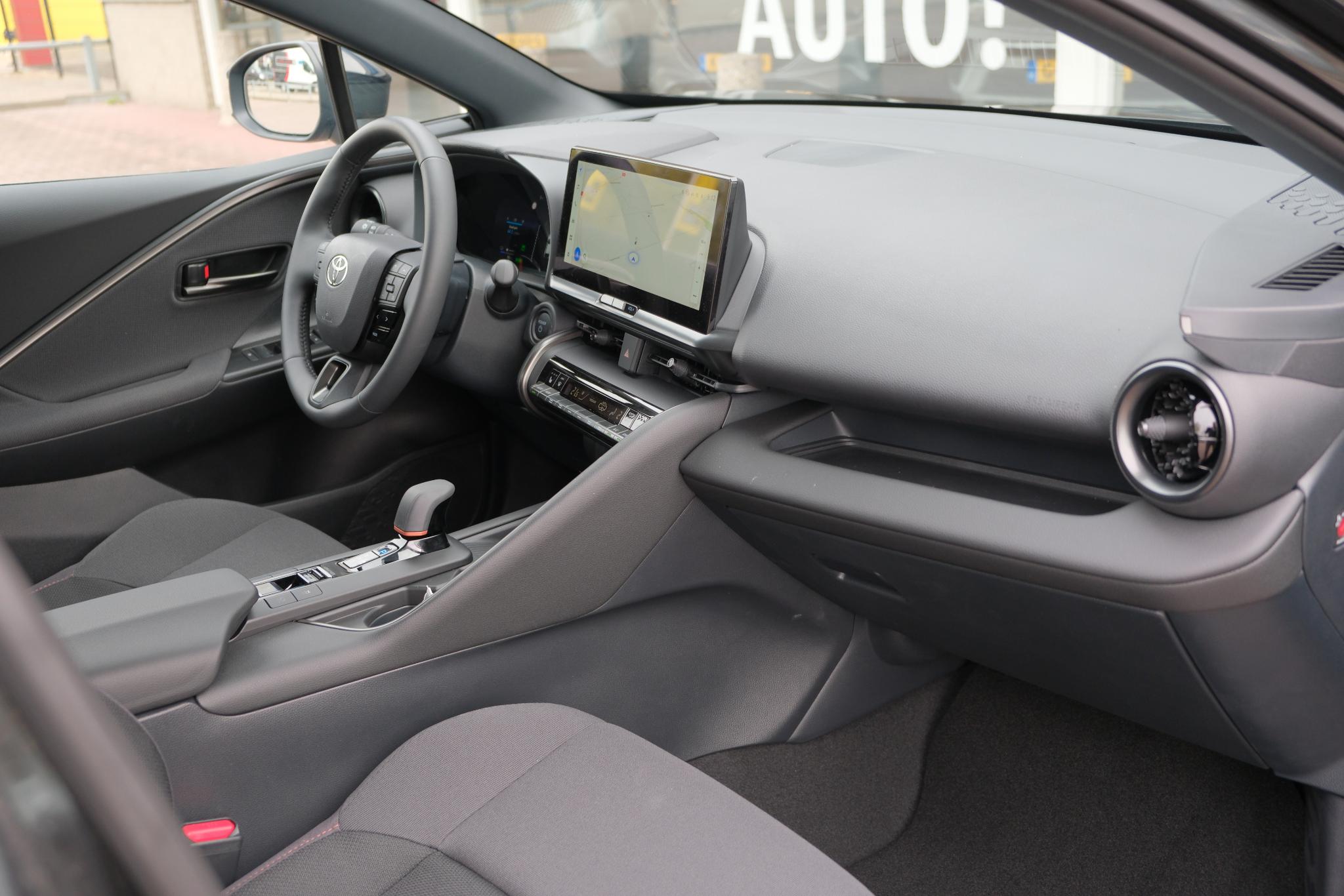 Toyota C-HR 2.0 Plug-in Hybrid 220pk Dynamic | Navi | App Connect | Climate | Adaptive Cruise | Camera | Keyless | Dodehoek | Winter Pakket afbeelding 7