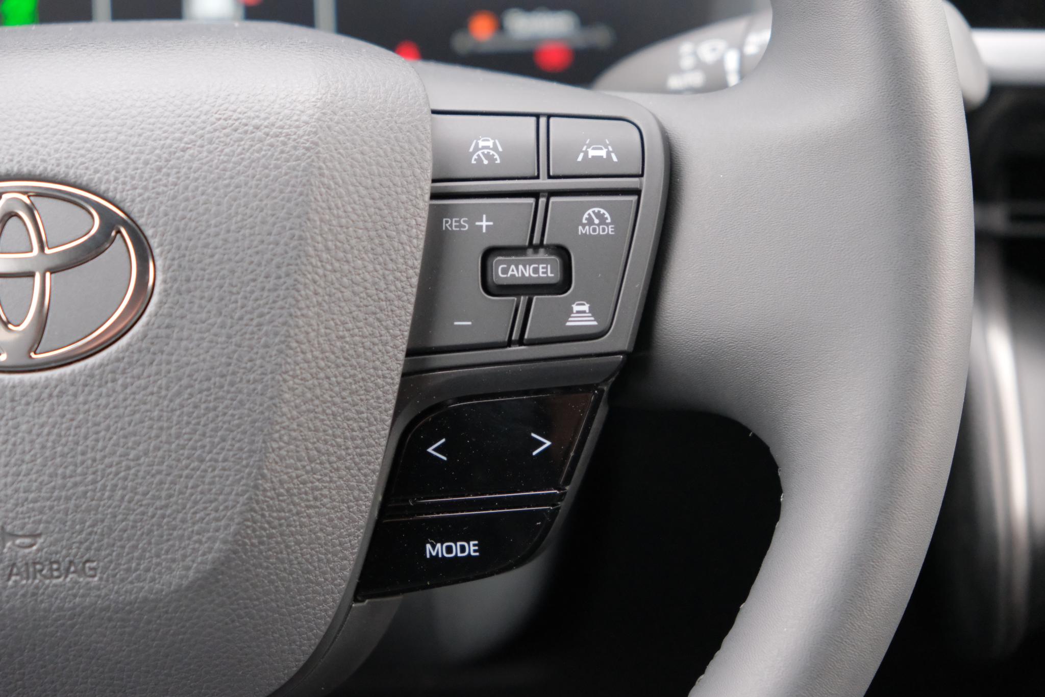 Toyota C-HR 2.0 Plug-in Hybrid 220pk Dynamic | Navi | App Connect | Climate | Adaptive Cruise | Camera | Keyless | Dodehoek | Winter Pakket afbeelding 15