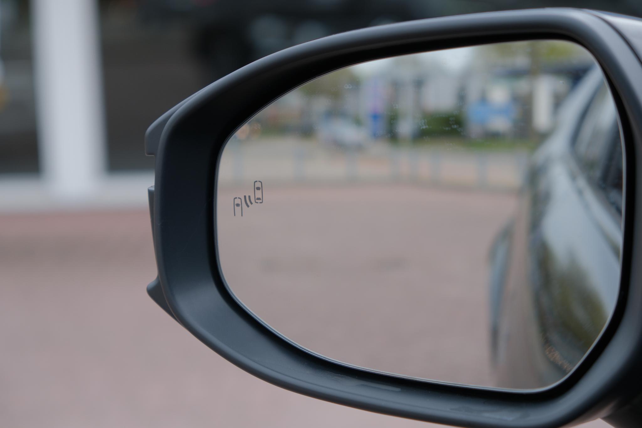Toyota C-HR 2.0 Plug-in Hybrid 220pk Dynamic | Navi | App Connect | Climate | Adaptive Cruise | Camera | Keyless | Dodehoek | Winter Pakket afbeelding 22