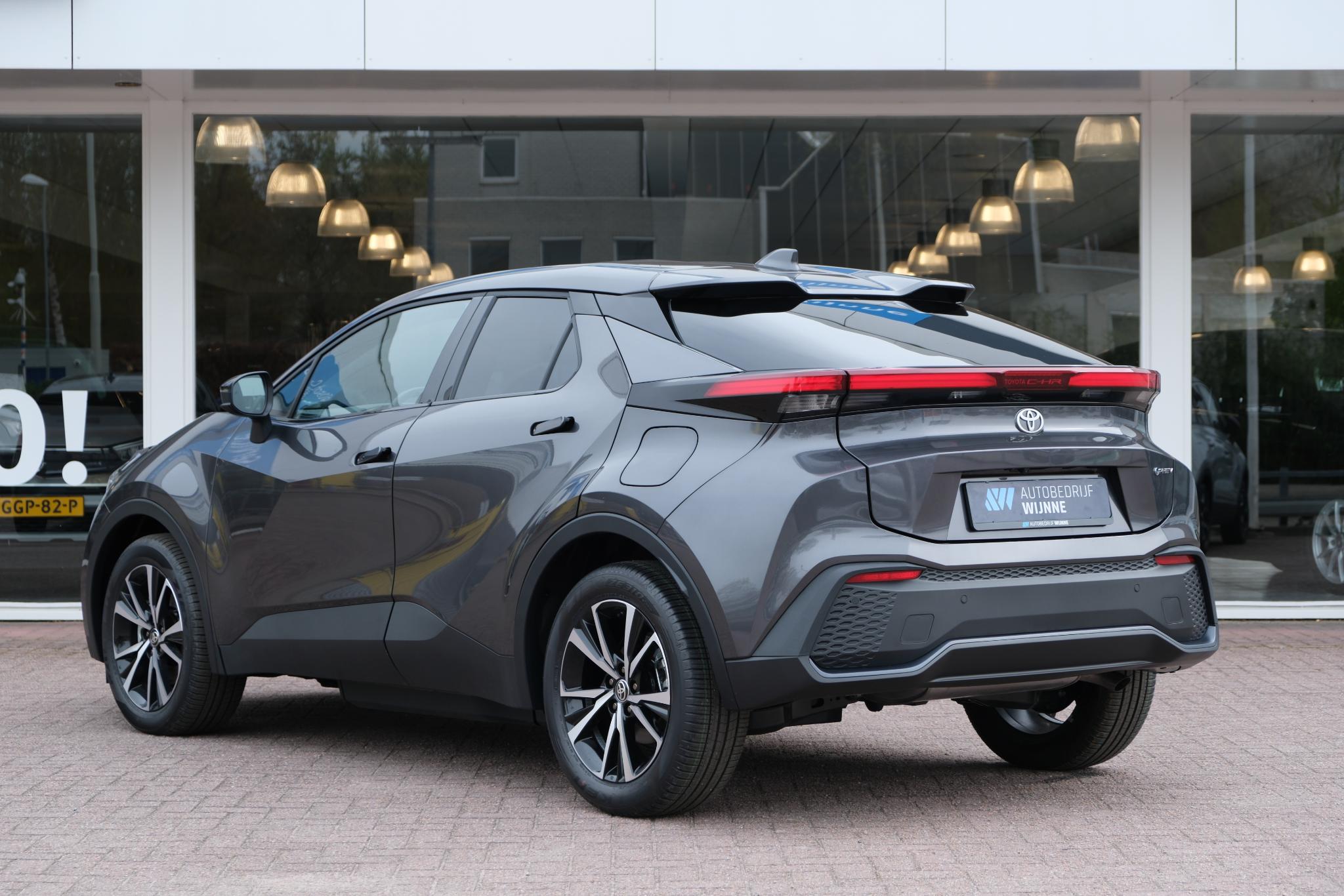 Toyota C-HR 2.0 Plug-in Hybrid 220pk Dynamic | Navi | App Connect | Climate | Adaptive Cruise | Camera | Keyless | Dodehoek | Winter Pakket afbeelding 23