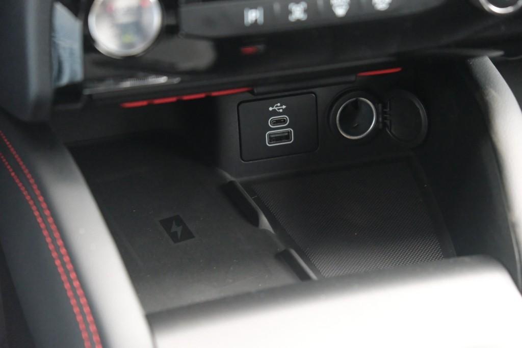 Ford Kuga 2.5 PHEV 243pk Aut. ST-Line | Navi | App Connect | Climate | Camera | Keyless | Dodehoek | Winter Pakket afbeelding 19