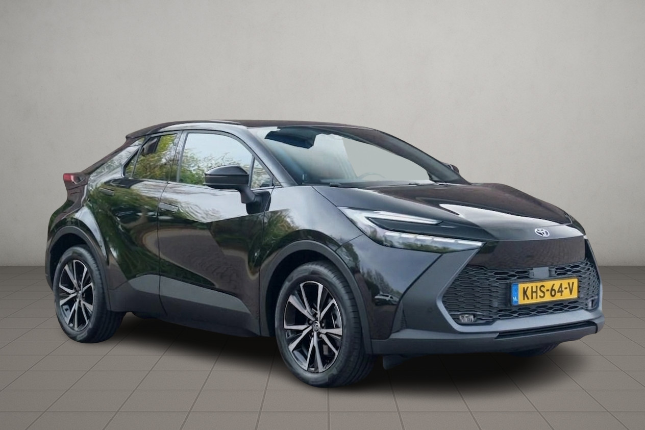Toyota C-HR 2.0 Plug-in Hybrid 220pk Dynamic | Navi | App Connect | Climate | Adaptive Cruise | Camera | Keyless | Dodehoek | Winter Pakket afbeelding 1