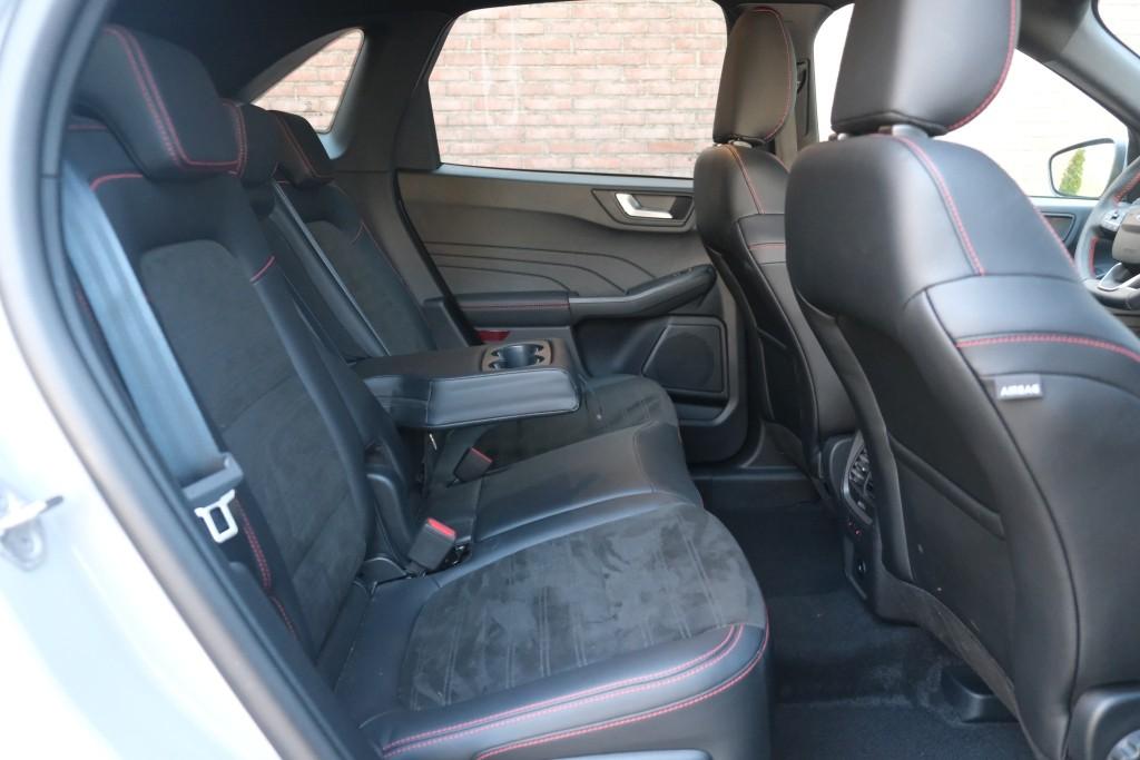 Ford Kuga 2.5 PHEV 225pk Aut. Graphite Tech Edition | Navi | App Connect | Climate | Adaptive Cruise | Camera | Bang & Olufsen | Head-up Display | Winter Pakket | Trekhaak afbeelding 3