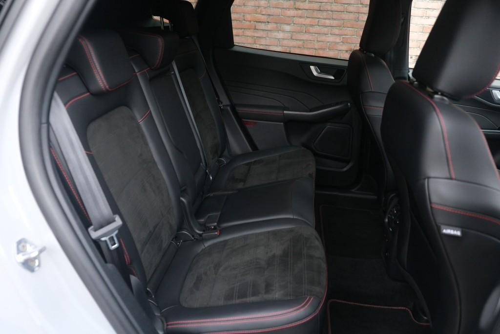 Ford Kuga 2.5 PHEV 225pk Aut. Graphite Tech Edition | Navi | App Connect | Climate | Adaptive Cruise | Camera | Bang & Olufsen | Head-up Display | Winter Pakket afbeelding 3