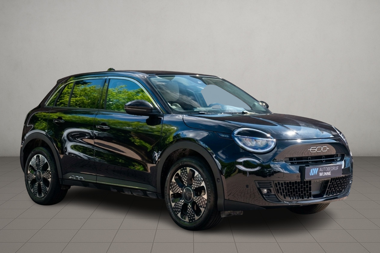Fiat 600 1.2 Hybrid 110pk DCT6 La Prima | Navi | App Connect | Adaptive Cruise | Climate | Keyless | Camera | Leder | Elektrische Achterklep afbeelding 1