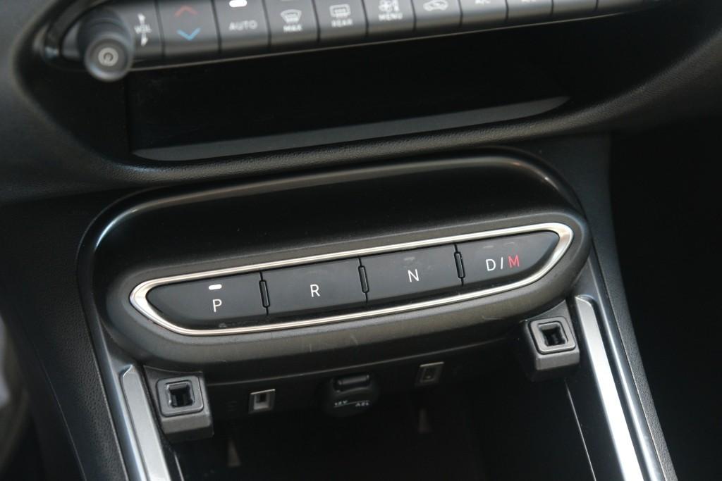 Fiat 600 1.2 Hybrid 110pk DCT6 La Prima | Navi | App Connect | Adaptive Cruise | Climate | Keyless | Camera | Leder | Elektrische Achterklep afbeelding 22