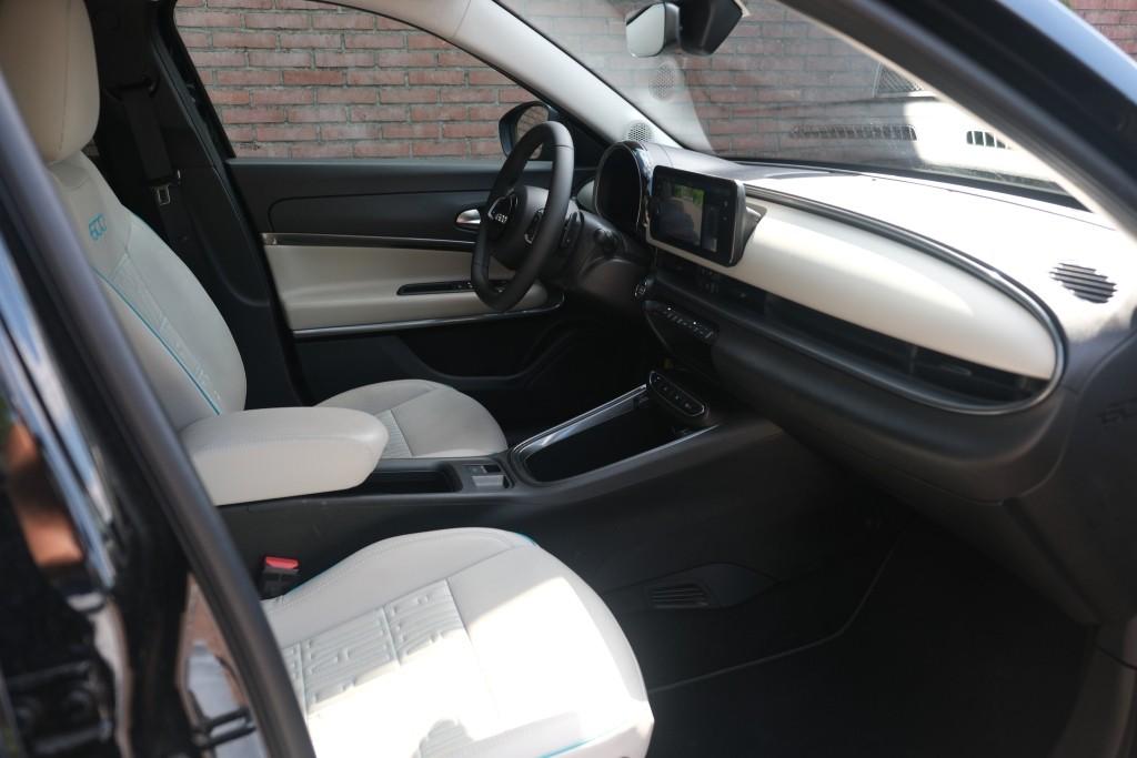 Fiat 600 1.2 Hybrid 110pk DCT6 La Prima | Navi | App Connect | Adaptive Cruise | Climate | Keyless | Camera | Leder | Elektrische Achterklep afbeelding 4
