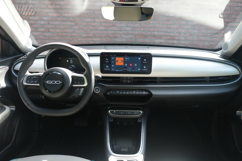 Fiat 600 1.2 Hybrid 110pk DCT6 La Prima | Navi | App Connect | Adaptive Cruise | Climate | Keyless | Camera | Leder | Elektrische Achterklep afbeelding 7