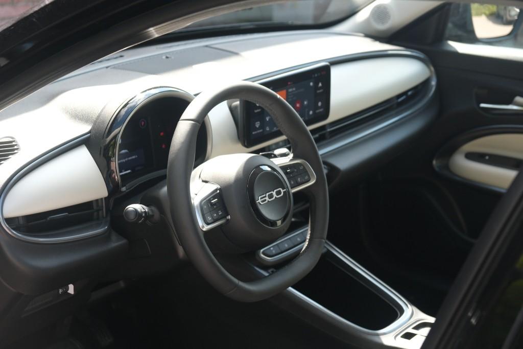 Fiat 600 1.2 Hybrid 110pk DCT6 La Prima | Navi | App Connect | Adaptive Cruise | Climate | Keyless | Camera | Leder | Elektrische Achterklep afbeelding 8