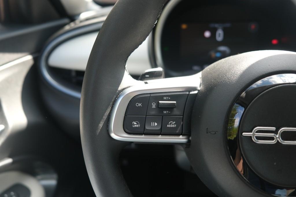 Fiat 600 1.2 Hybrid 110pk DCT6 La Prima | Navi | App Connect | Adaptive Cruise | Climate | Keyless | Camera | Leder | Elektrische Achterklep afbeelding 9