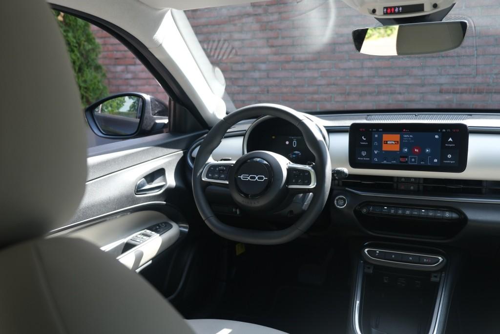 Fiat 600 1.2 Hybrid 110pk DCT6 La Prima | Navi | App Connect | Adaptive Cruise | Climate | Keyless | Camera | Leder | Elektrische Achterklep afbeelding 12
