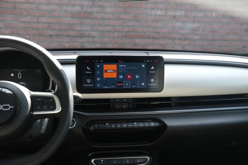Fiat 600 1.2 Hybrid 110pk DCT6 La Prima | Navi | App Connect | Adaptive Cruise | Climate | Keyless | Camera | Leder | Elektrische Achterklep afbeelding 15