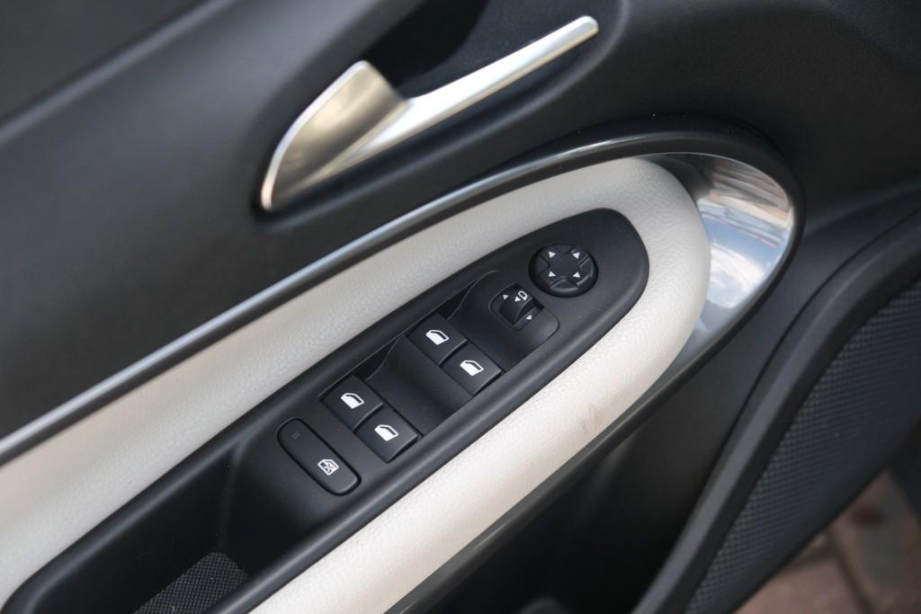 Fiat 600 1.2 Hybrid 110pk DCT6 La Prima | Navi | App Connect | Adaptive Cruise | Climate | Keyless | Camera | Leder | Elektrische Achterklep afbeelding 23
