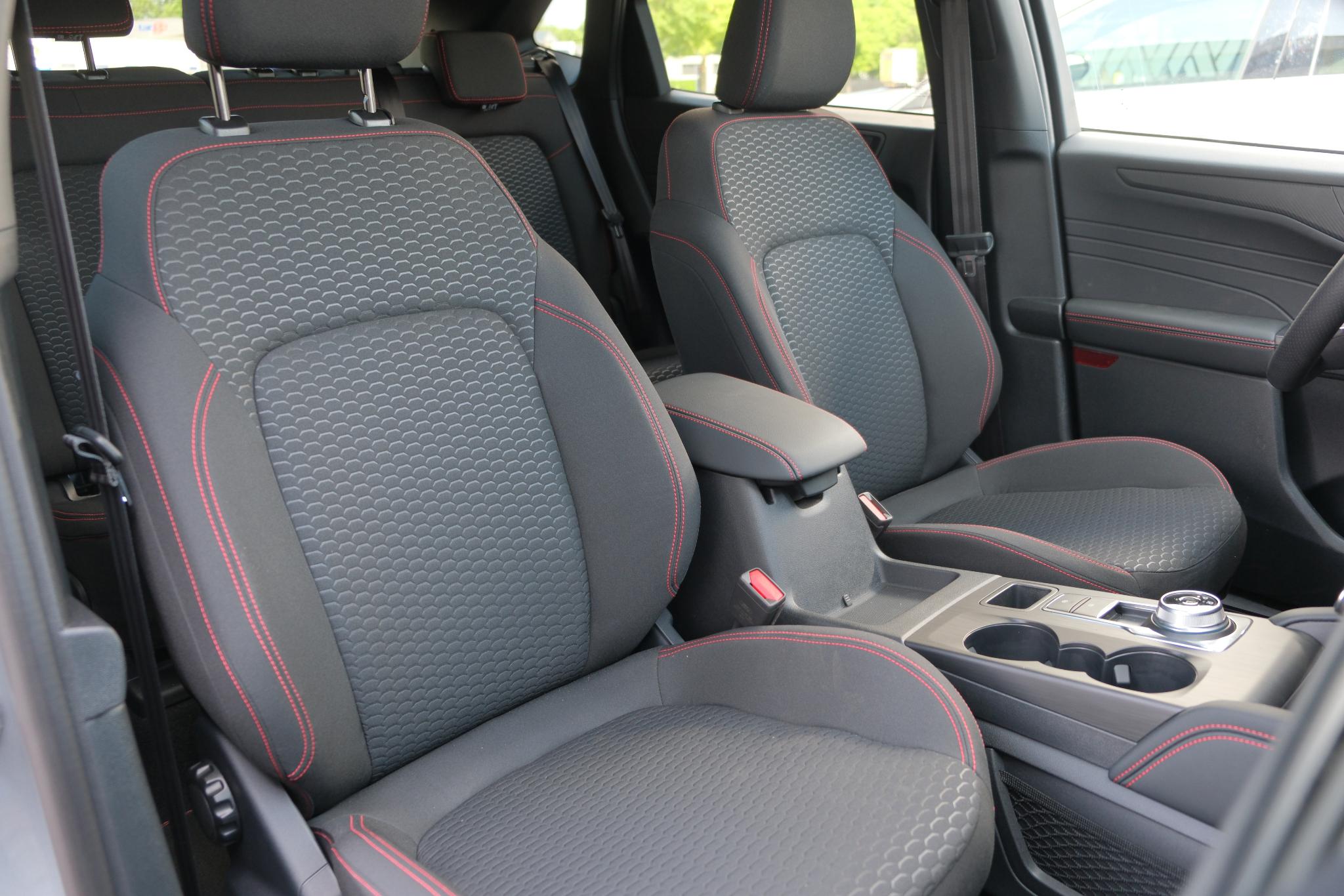 Ford Kuga 2.5 PHEV 243pk Aut. ST-Line | Navi | App Connect | Climate | Camera | Keyless | Dodehoek | Winter Pakket afbeelding 7