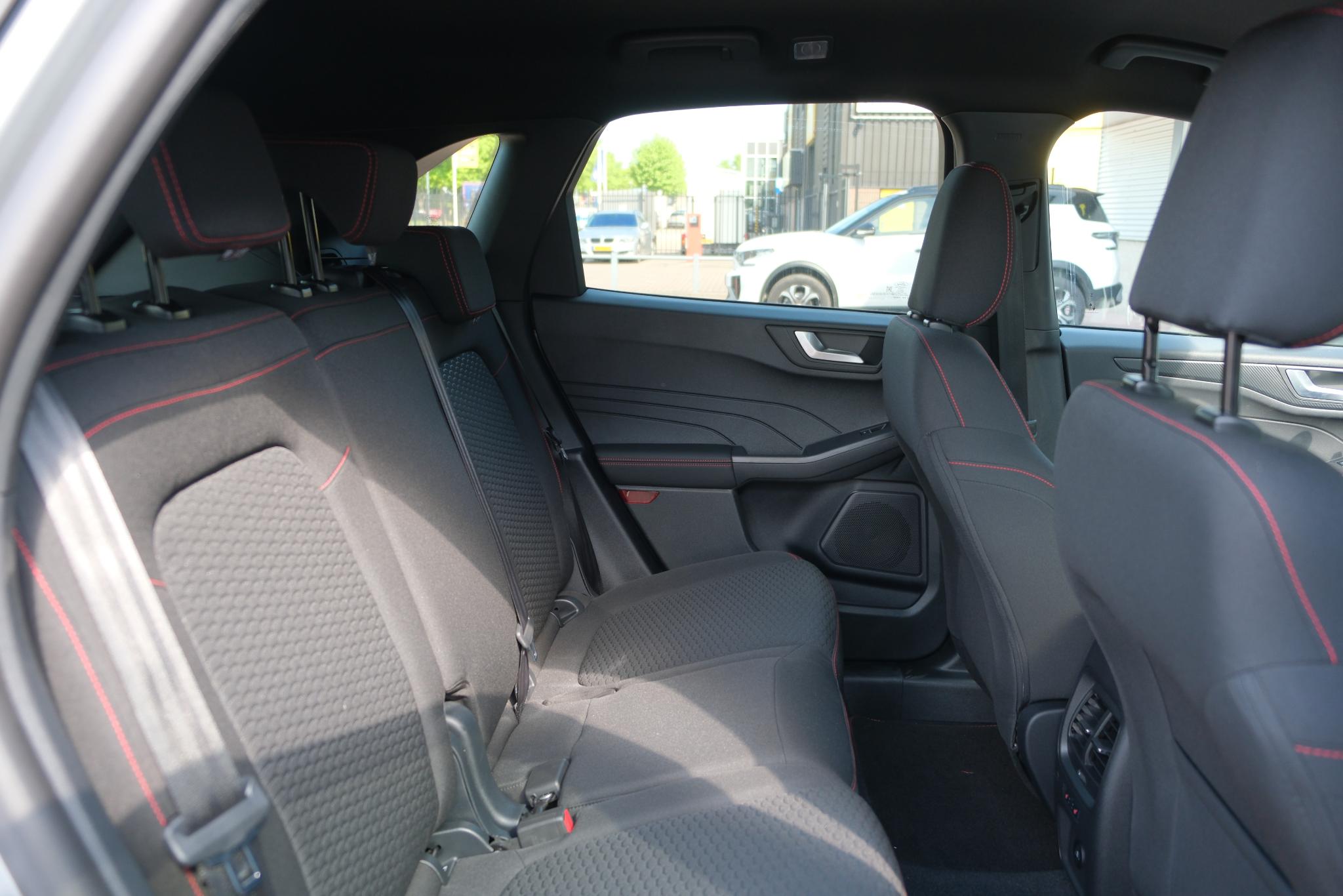 Ford Kuga 2.5 PHEV 243pk Aut. ST-Line | Navi | App Connect | Climate | Camera | Keyless | Dodehoek | Winter Pakket afbeelding 8