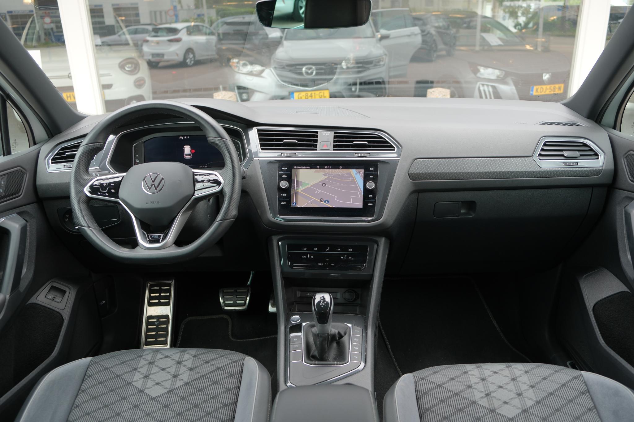 Volkswagen Tiguan 1.4 TSi eHybrid 245pk DSG R-Line Business | Navi | App Connect | Adaptive Cruise | Matrix LED | | Keyless | Camera | Elektrische Achterklep afbeelding 2