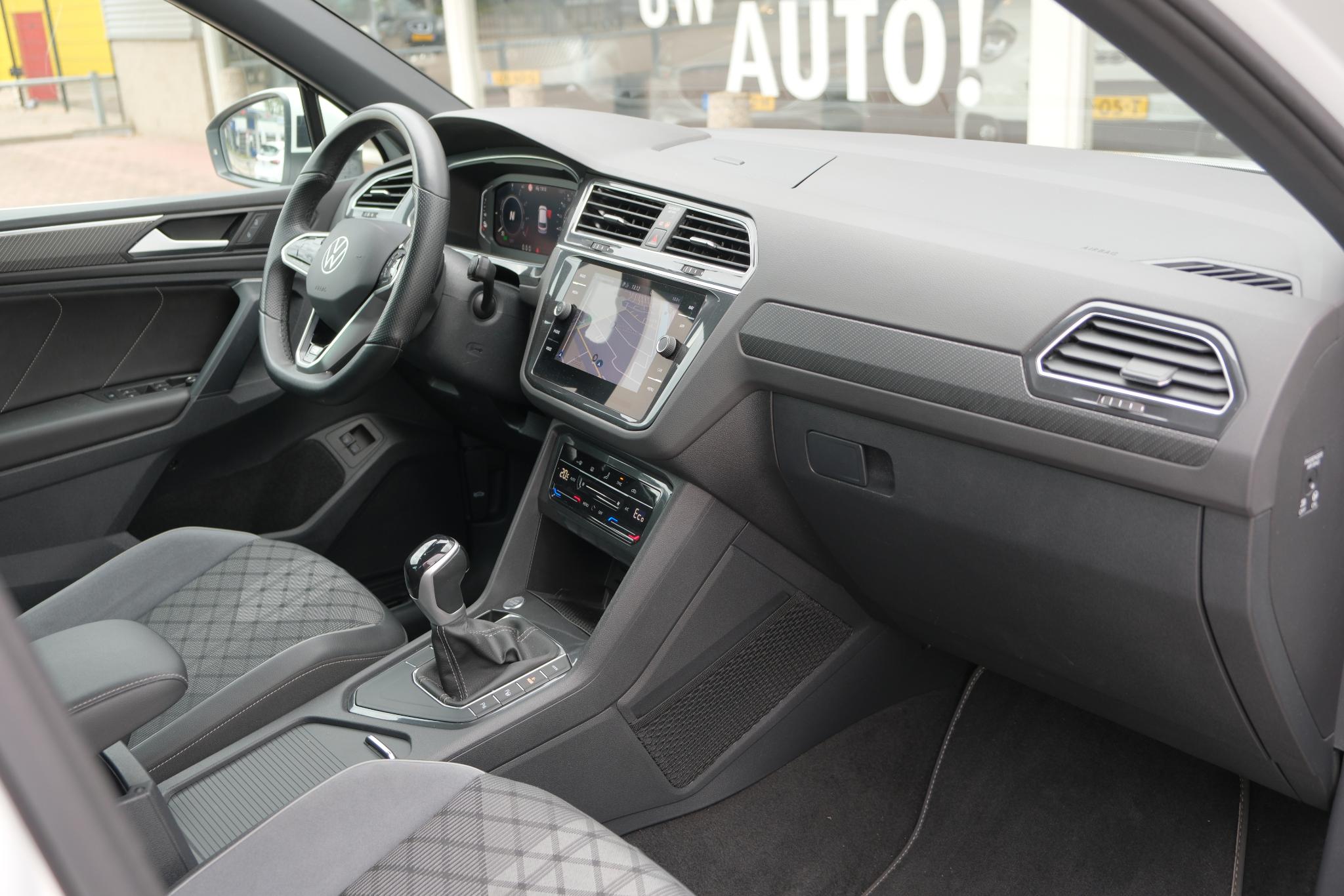 Volkswagen Tiguan 1.4 TSi eHybrid 245pk DSG R-Line Business | Navi | App Connect | Adaptive Cruise | Matrix LED | | Keyless | Camera | Elektrische Achterklep afbeelding 9