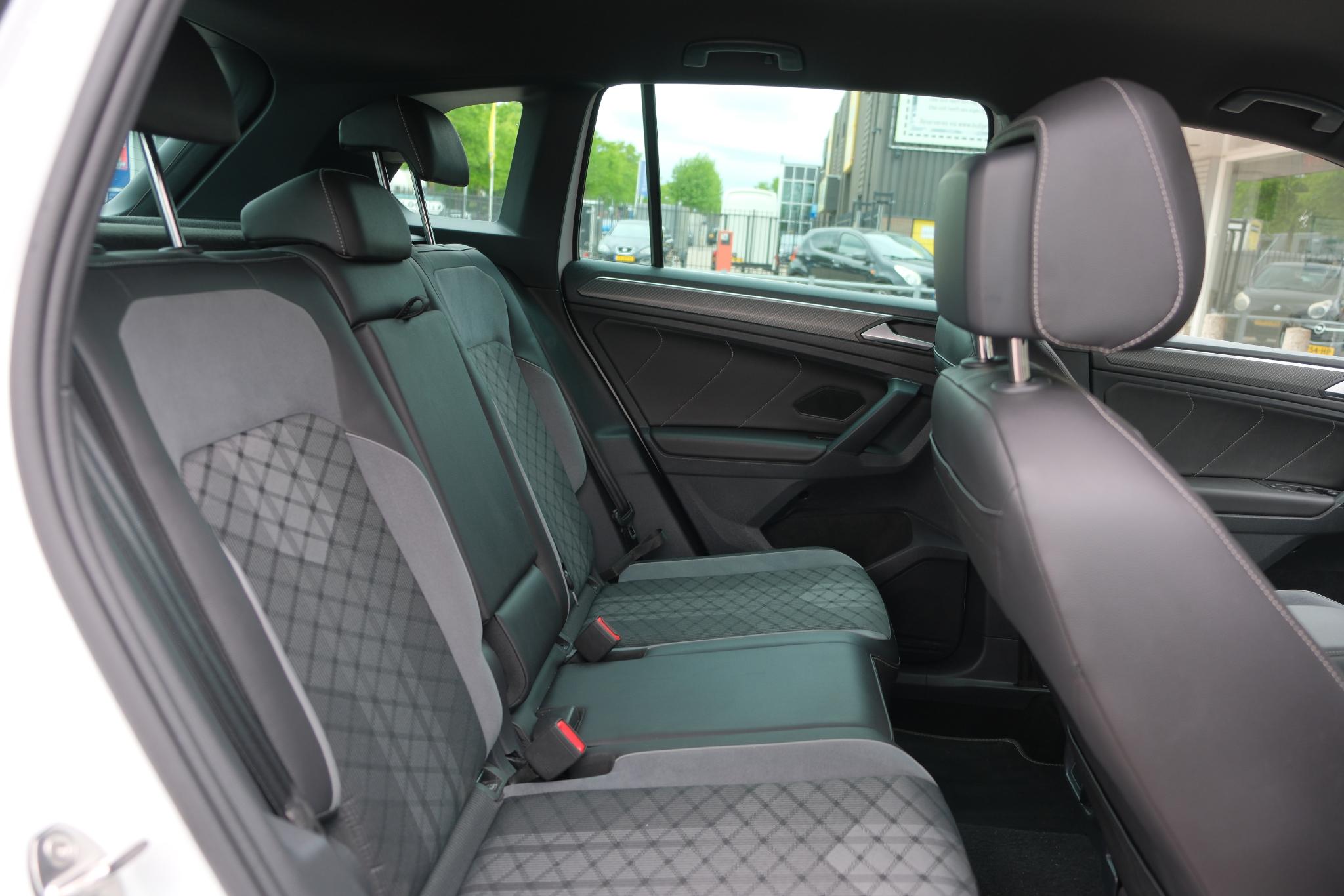 Volkswagen Tiguan 1.4 TSi eHybrid 245pk DSG R-Line Business | Navi | App Connect | Adaptive Cruise | Matrix LED | | Keyless | Camera | Elektrische Achterklep afbeelding 10