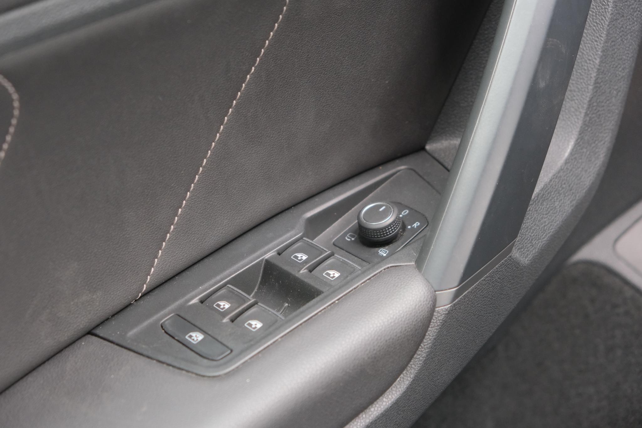 Volkswagen Tiguan 1.4 TSi eHybrid 245pk DSG R-Line Business | Navi | App Connect | Adaptive Cruise | Matrix LED | | Keyless | Camera | Elektrische Achterklep afbeelding 21
