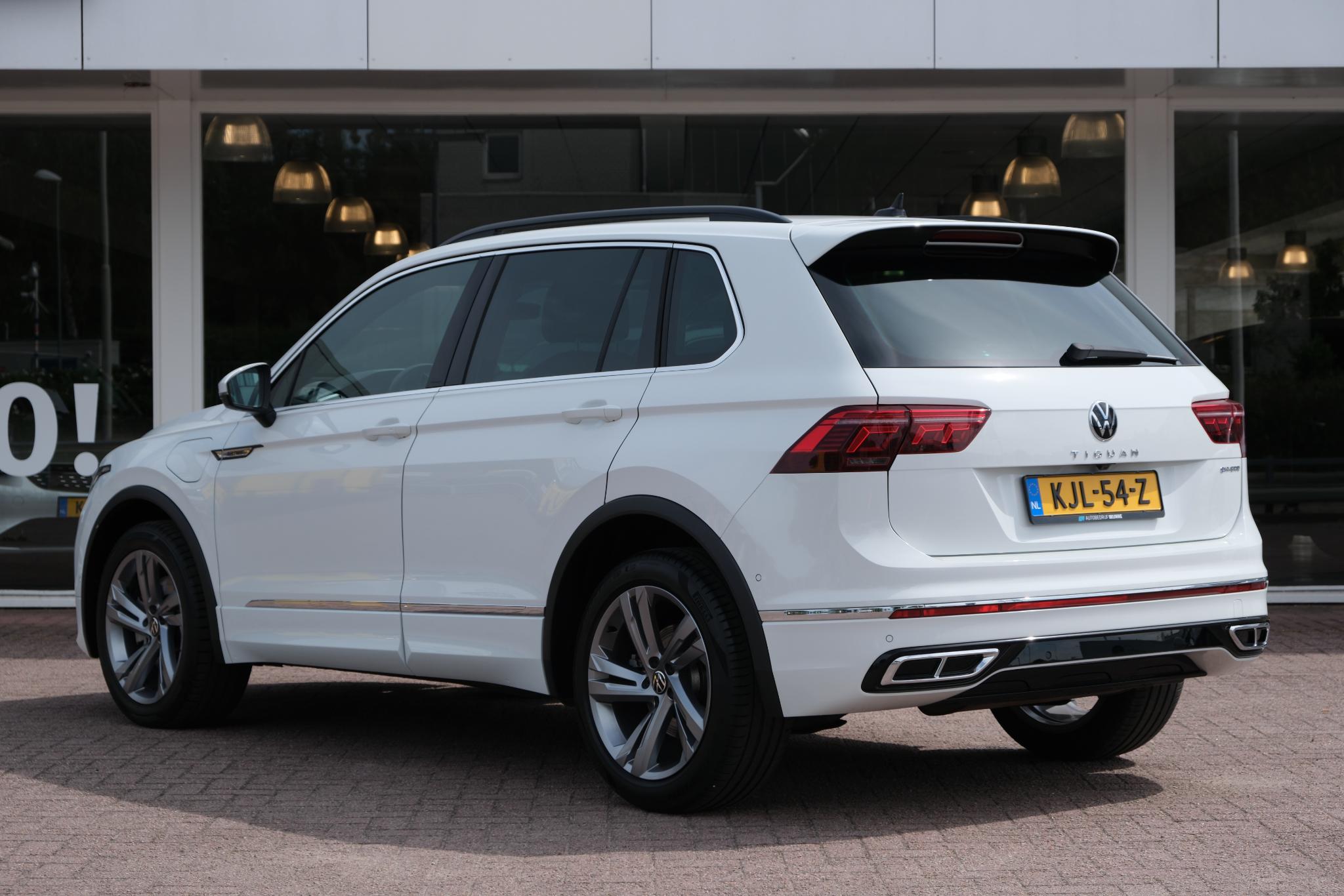 Volkswagen Tiguan 1.4 TSi eHybrid 245pk DSG R-Line Business | Navi | App Connect | Adaptive Cruise | Matrix LED | | Keyless | Camera | Elektrische Achterklep afbeelding 30