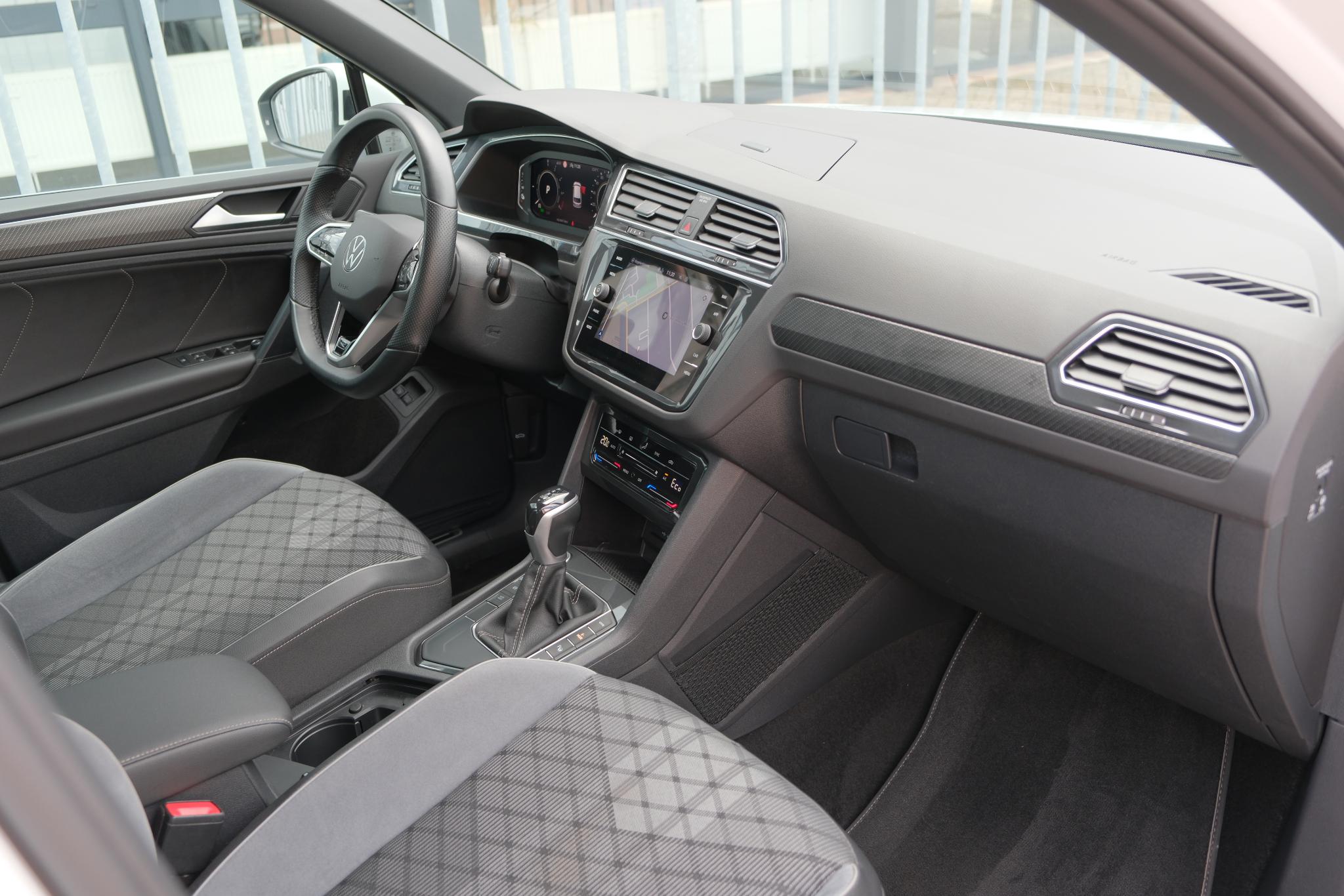Volkswagen Tiguan 1.4 TSi eHybrid 245pk DSG R-Line Business | Navi | App Connect | Adaptive Cruise | Matrix LED | | Keyless | Camera | Elektrische Achterklep afbeelding 8
