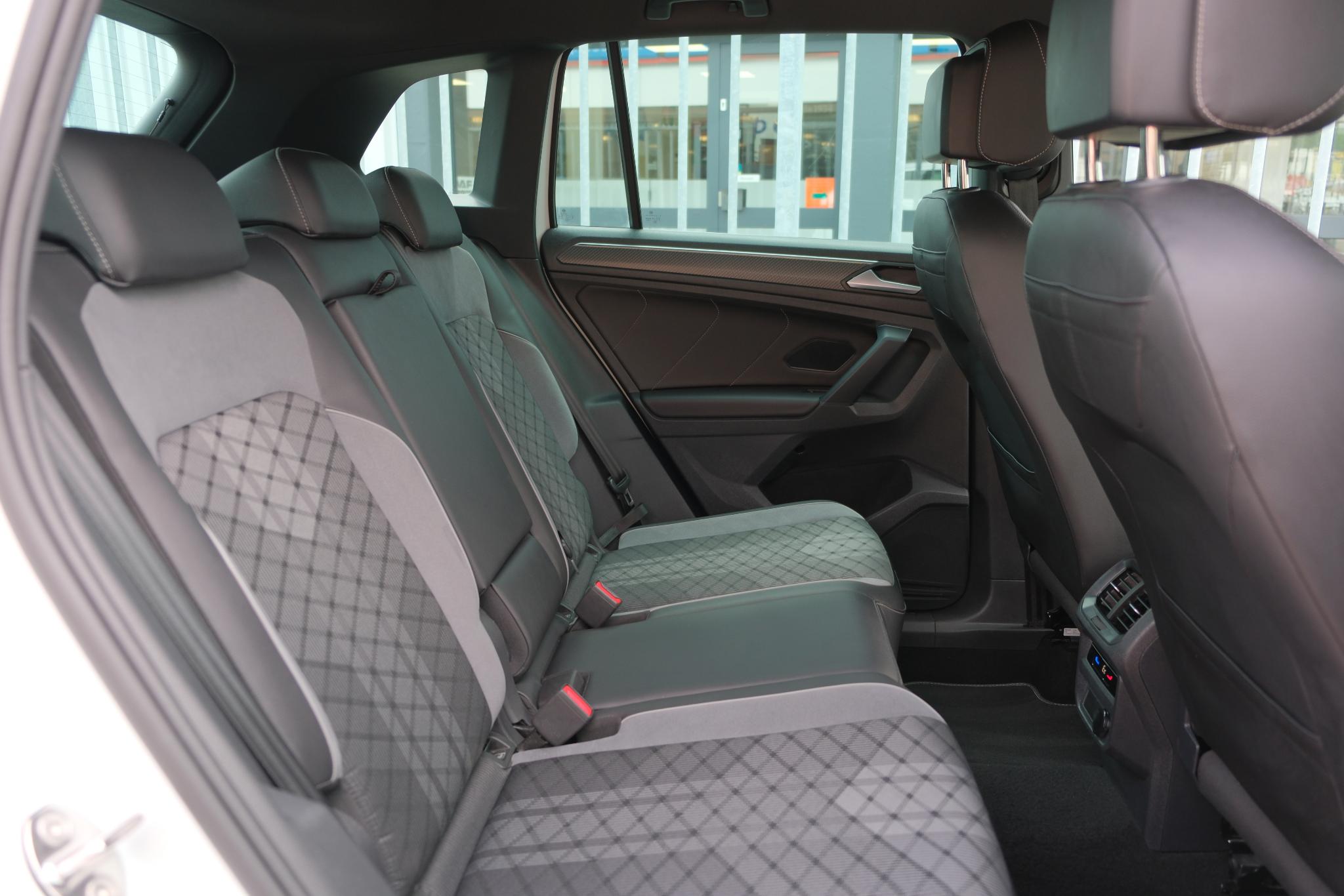 Volkswagen Tiguan 1.4 TSi eHybrid 245pk DSG R-Line Business | Navi | App Connect | Adaptive Cruise | Matrix LED | | Keyless | Camera | Elektrische Achterklep afbeelding 10