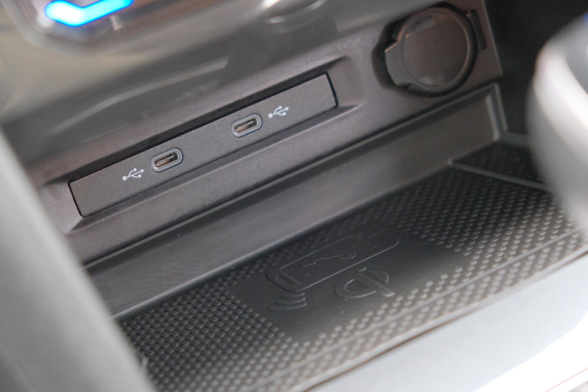 Volkswagen Tiguan 1.4 TSi eHybrid 245pk DSG R-Line Business | Navi | App Connect | Adaptive Cruise | Matrix LED | | Keyless | Camera | Elektrische Achterklep afbeelding 13