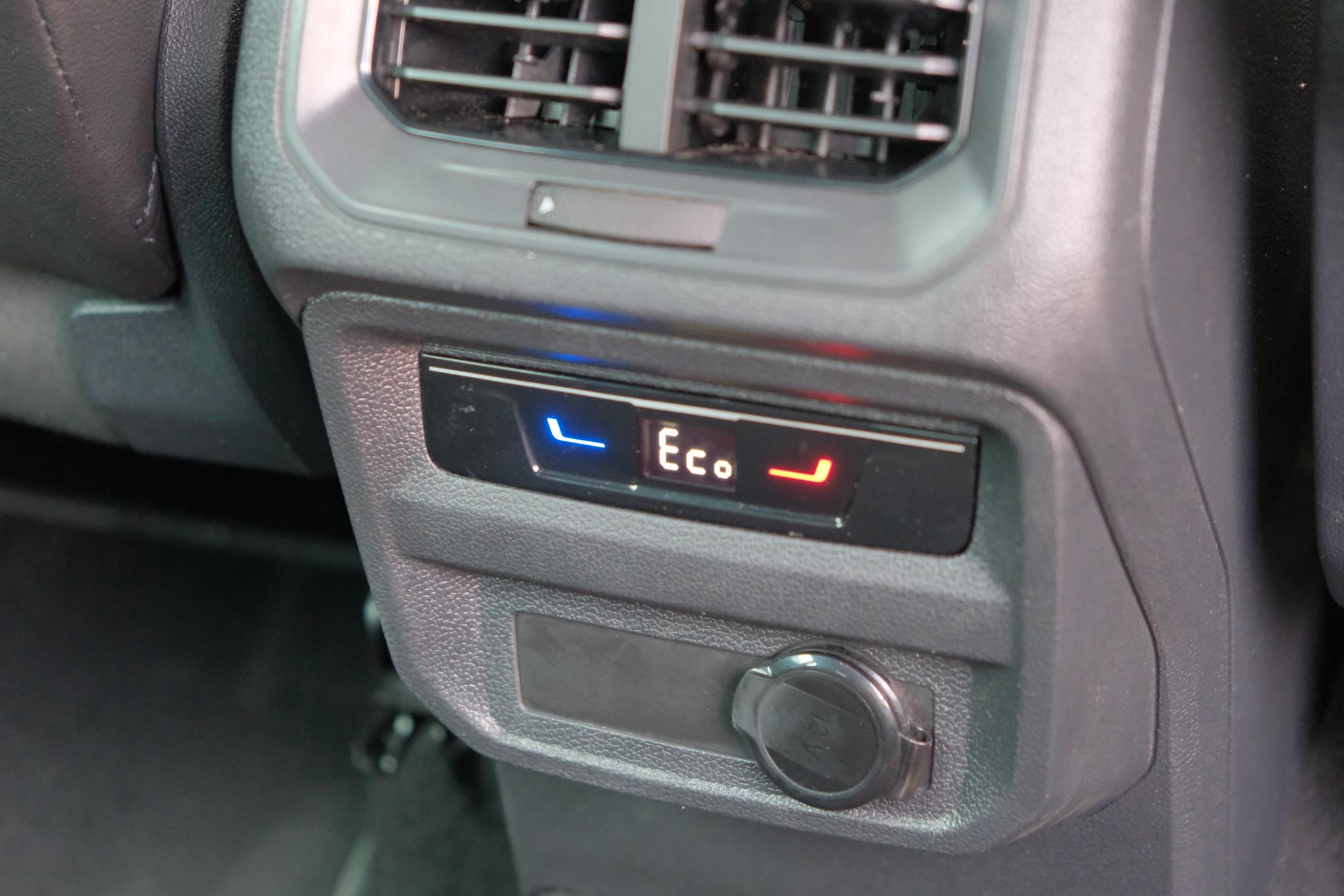 Volkswagen Tiguan 1.4 TSi eHybrid 245pk DSG R-Line Business | Navi | App Connect | Adaptive Cruise | Matrix LED | | Keyless | Camera | Elektrische Achterklep afbeelding 21