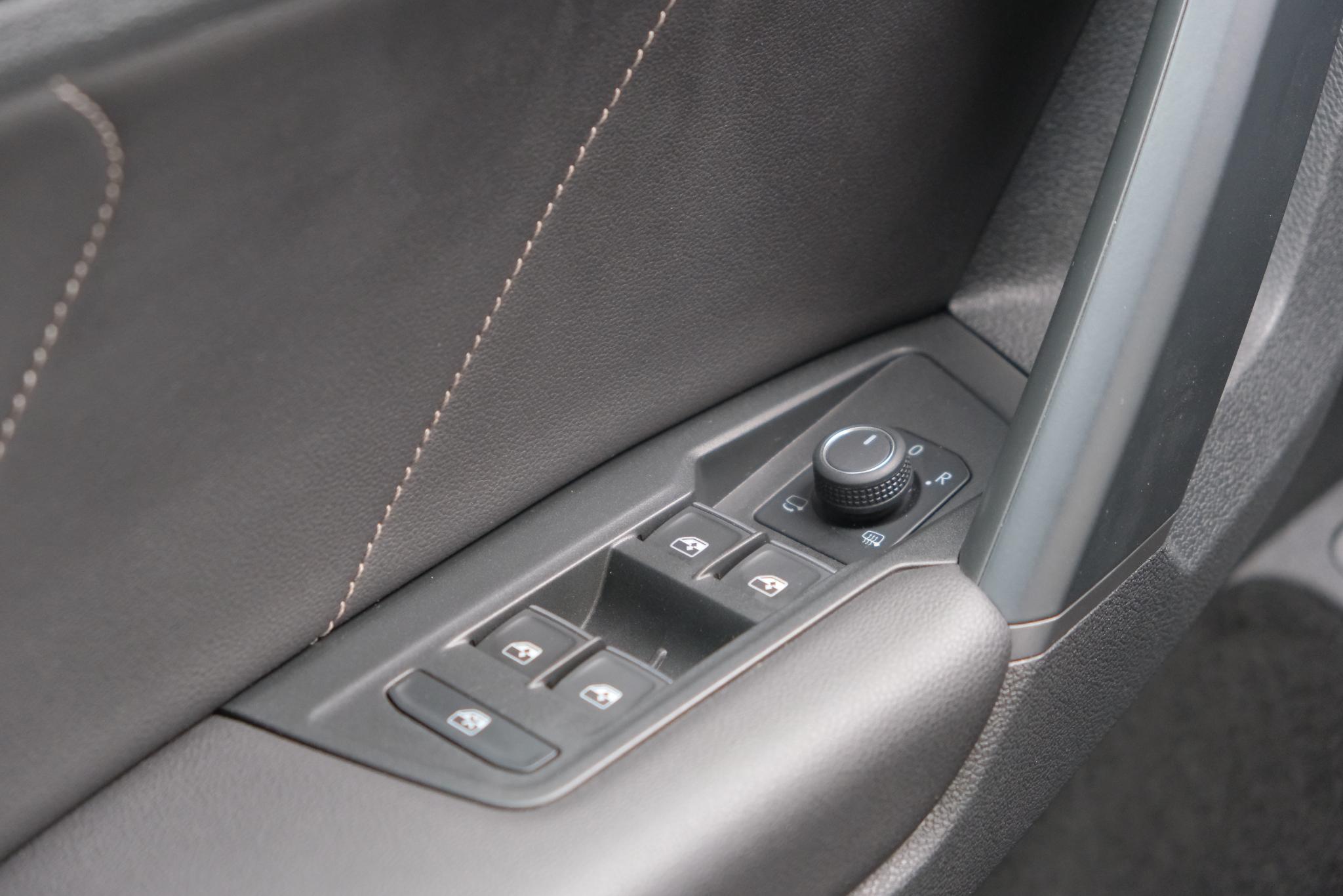 Volkswagen Tiguan 1.4 TSi eHybrid 245pk DSG R-Line Business | Navi | App Connect | Adaptive Cruise | Matrix LED | | Keyless | Camera | Elektrische Achterklep afbeelding 22